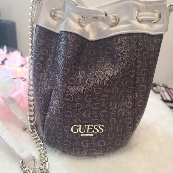 GUESS cross body bag - Picture 2 of 2